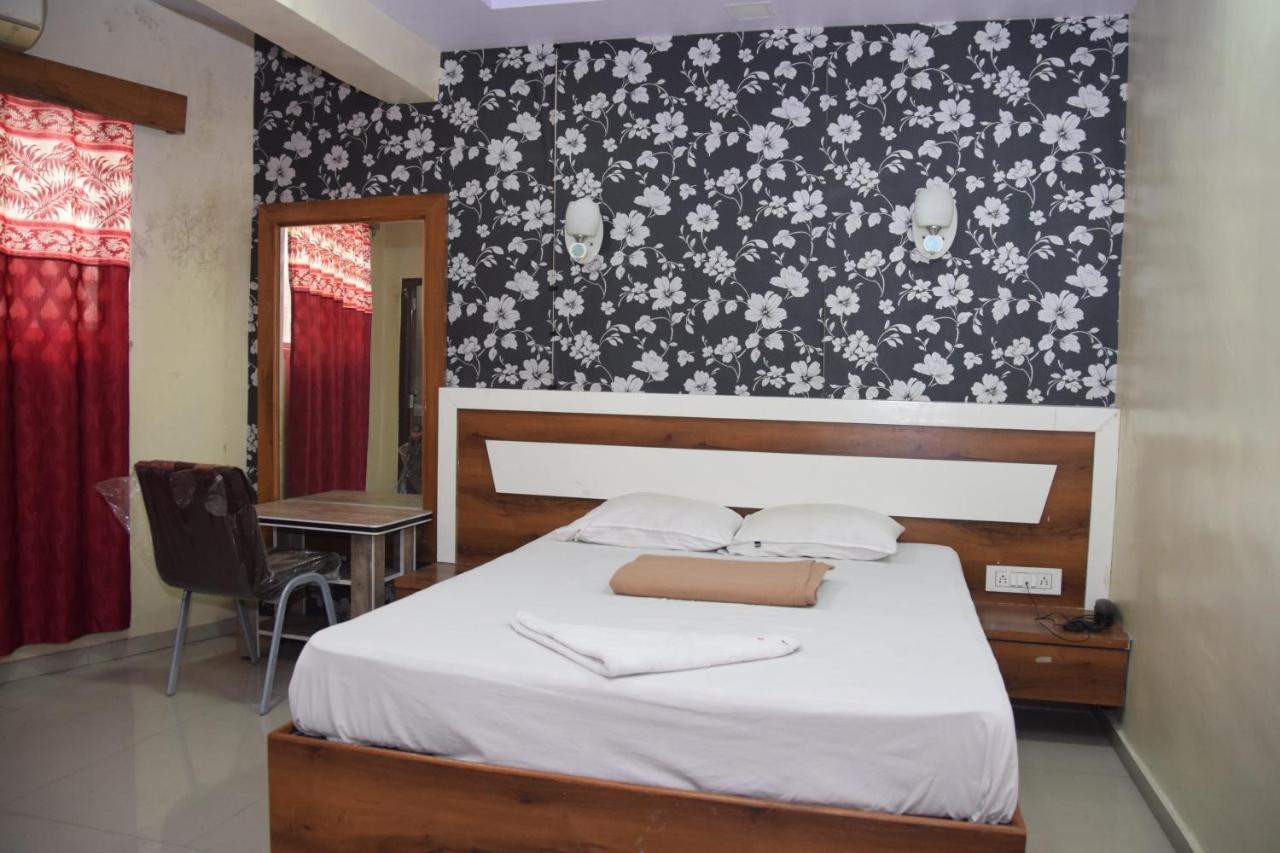 Hotel Riviera Residency Тхане Экстерьер фото
