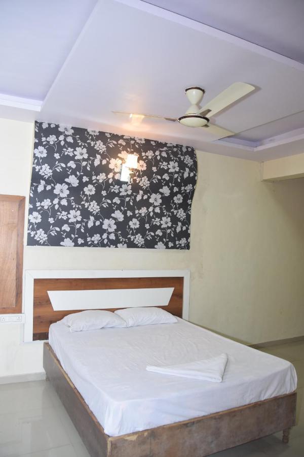 Hotel Riviera Residency Тхане Экстерьер фото