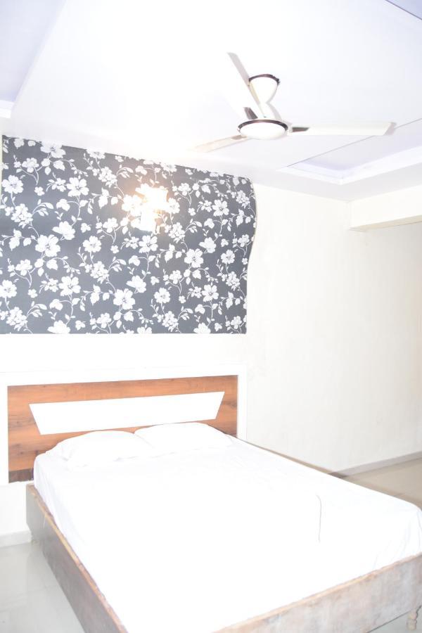 Hotel Riviera Residency Тхане Экстерьер фото
