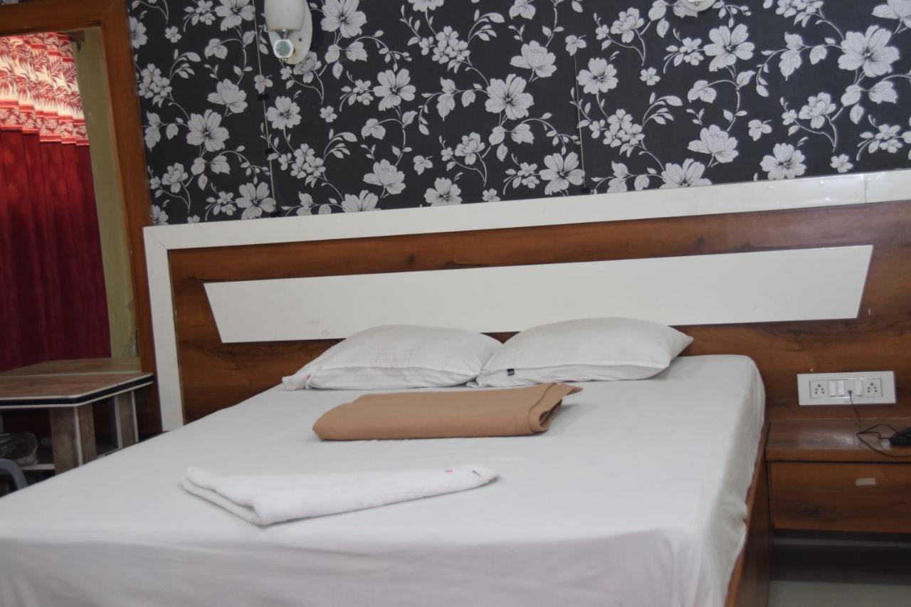 Hotel Riviera Residency Тхане Экстерьер фото